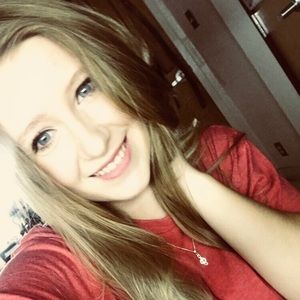 Meet your Posher, Caitlyn